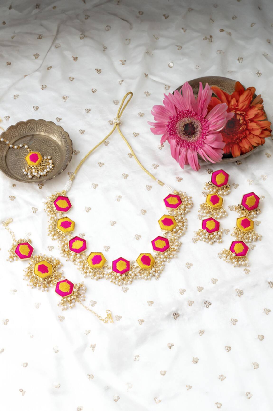 Bauble Bazaar Daffodil Protea Necklace Set 