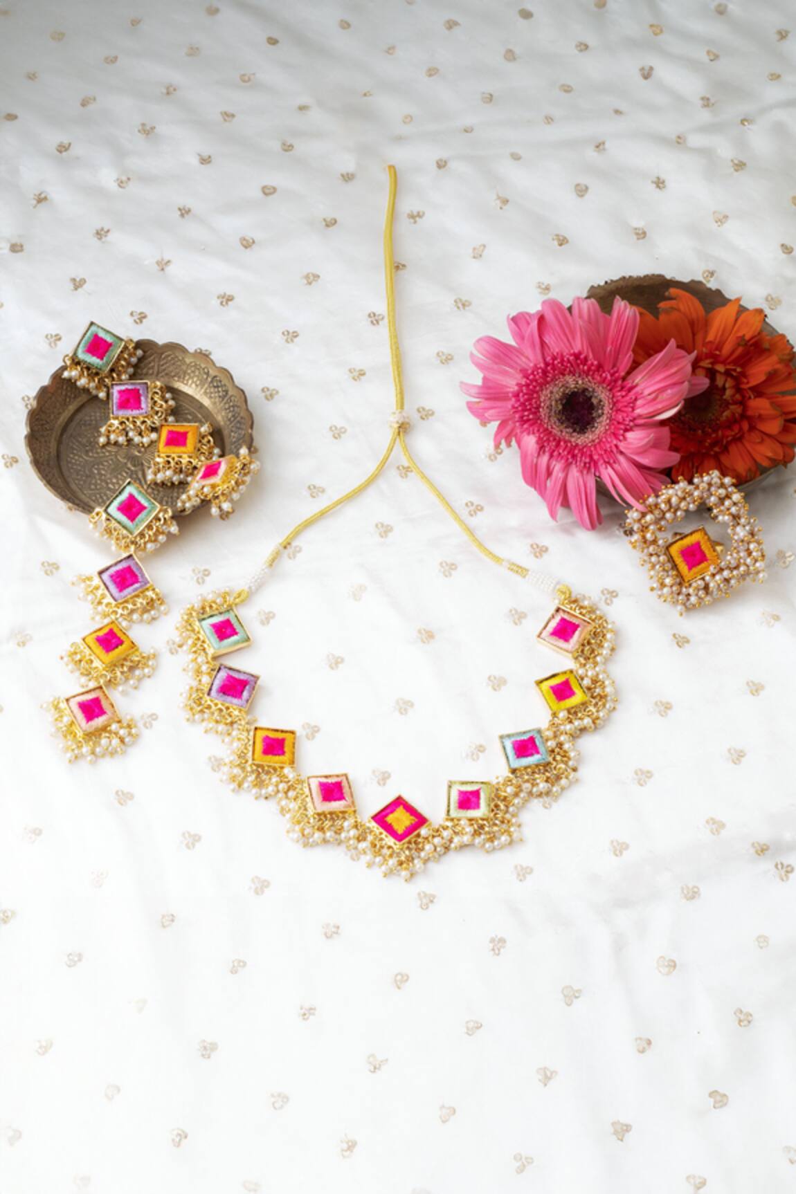 Bauble Bazaar Vibrant Lily Necklace Set 