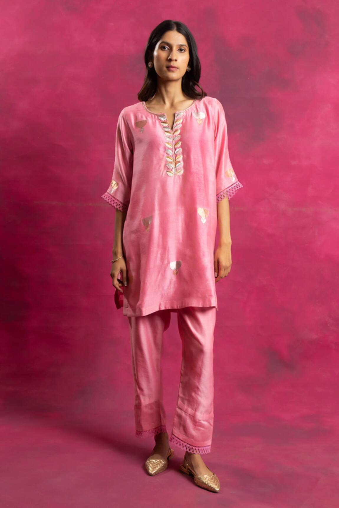 Neitri Sajgaar Embroidered Kurta & Pant Set 
