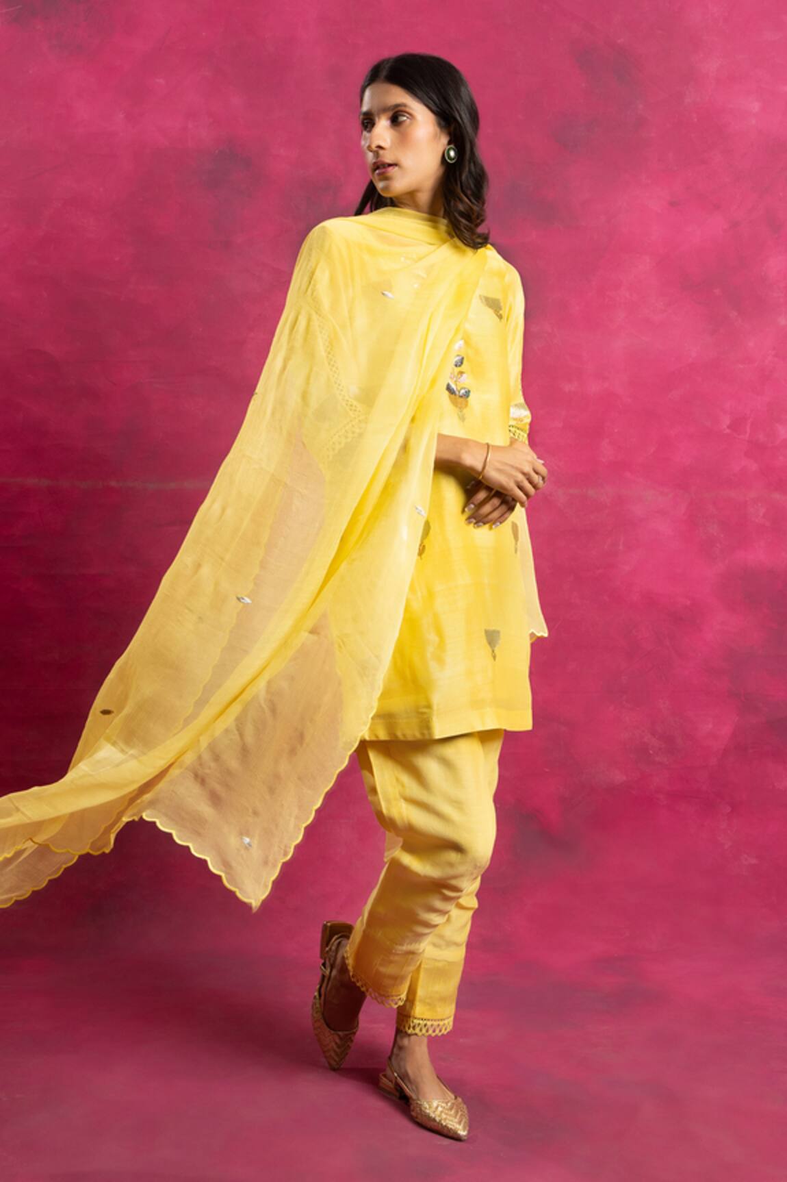 Neitri Sajgaar Lotus Motif Kurta & Pant Set 