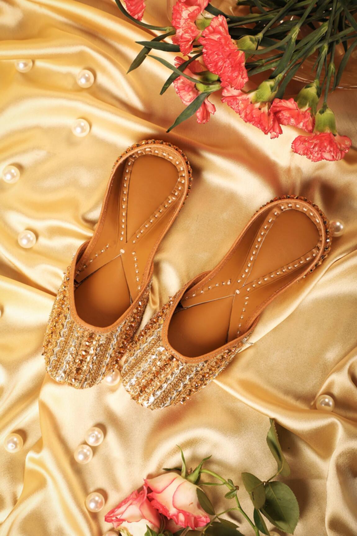 5elements Sunehri Gota Patti Embellished Juttis 