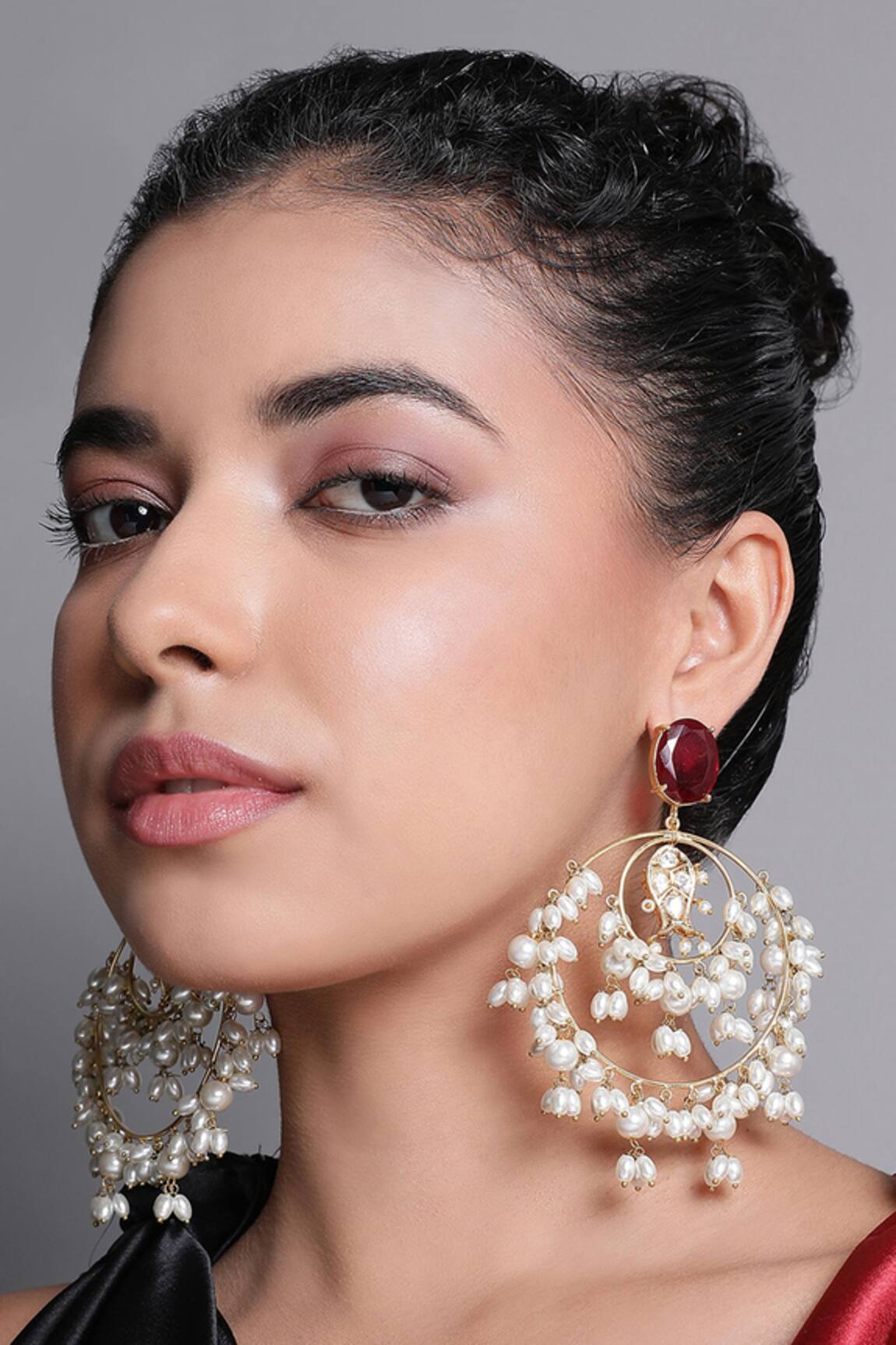 Xago Le Avyay Pearl Chandbalis 