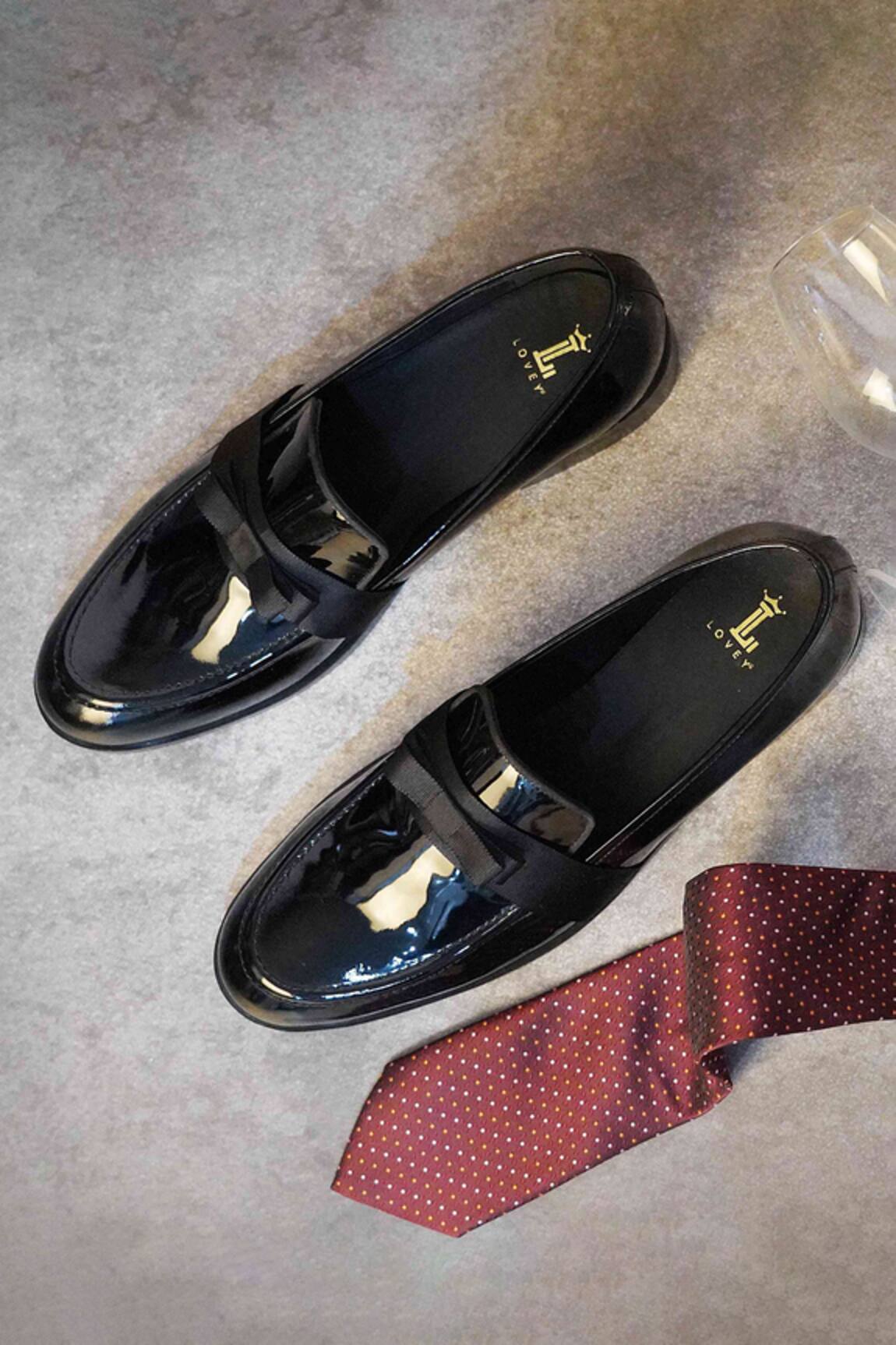 Lovey Black Leather Ribbon Slip On Shoes 