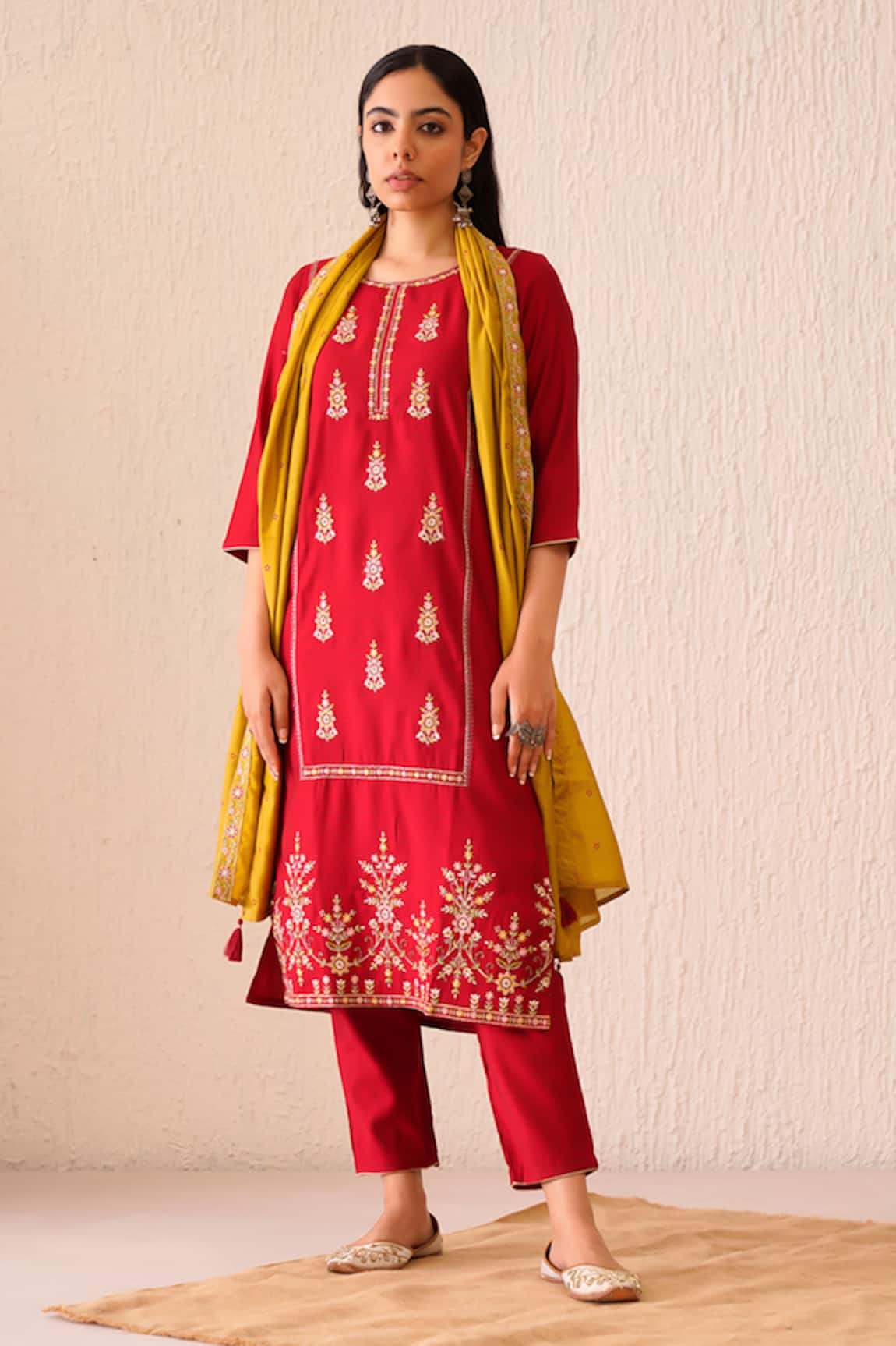 Tuli Gul Baanhi Embroidered Kurta Pant Set 