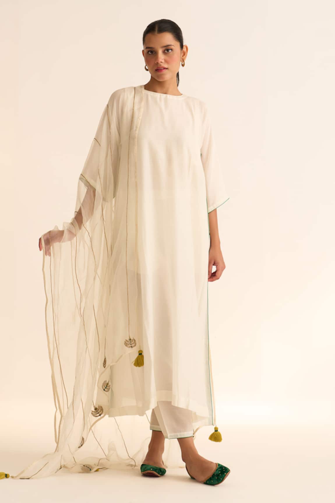 Dot Firoz Plain Kurta Pant Set 