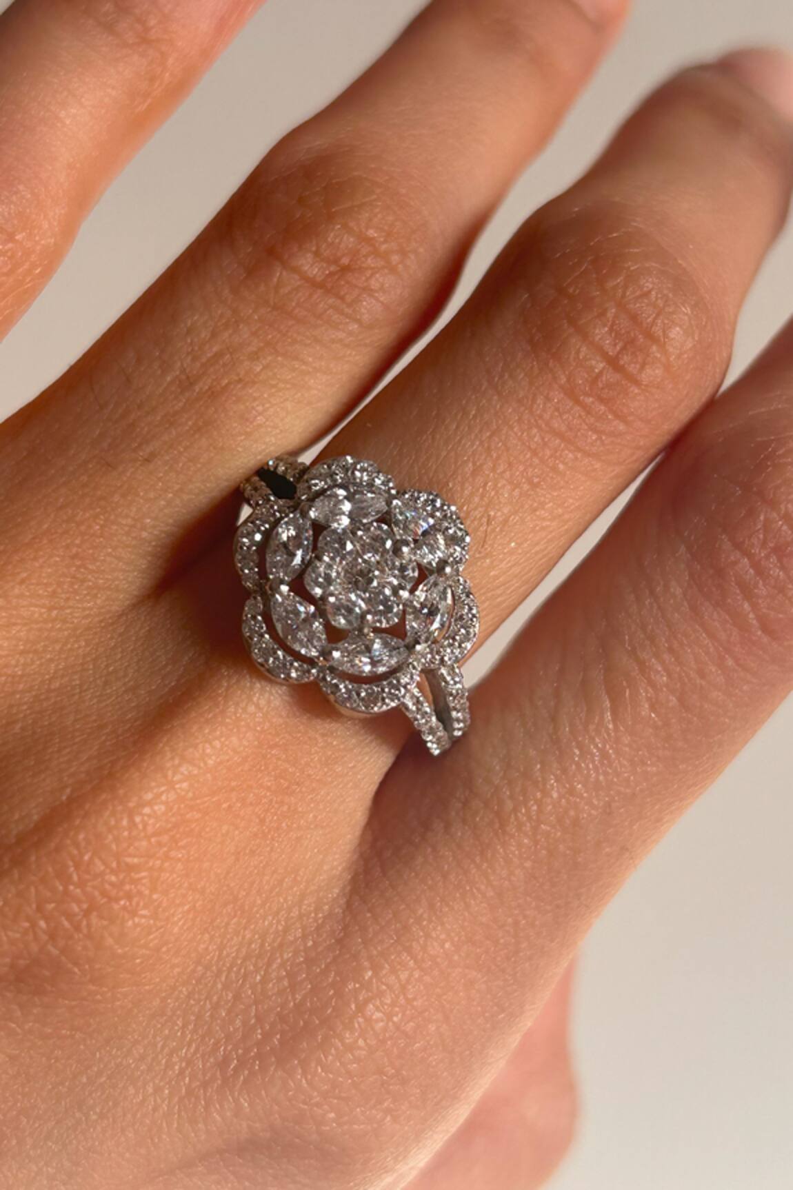 Prata Cloris Rosette Embellished Ring 
