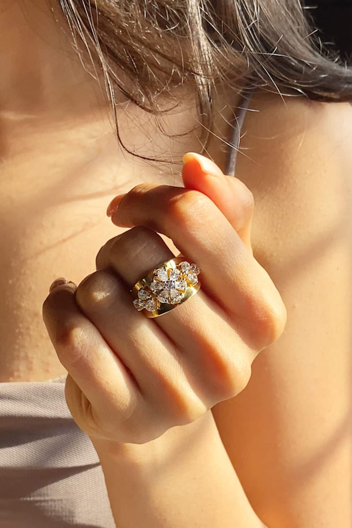 Prata Sunlit Petal Stone Studded Ring 