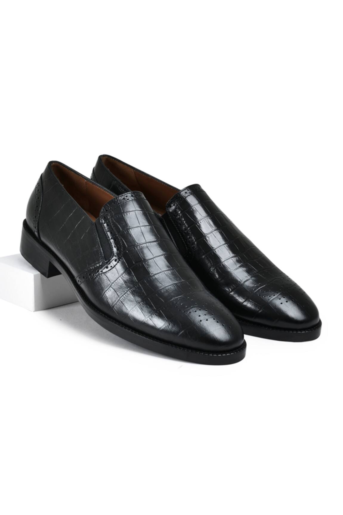 Wednesday Lifestyle Roy Patent Leather Textured Loafers 