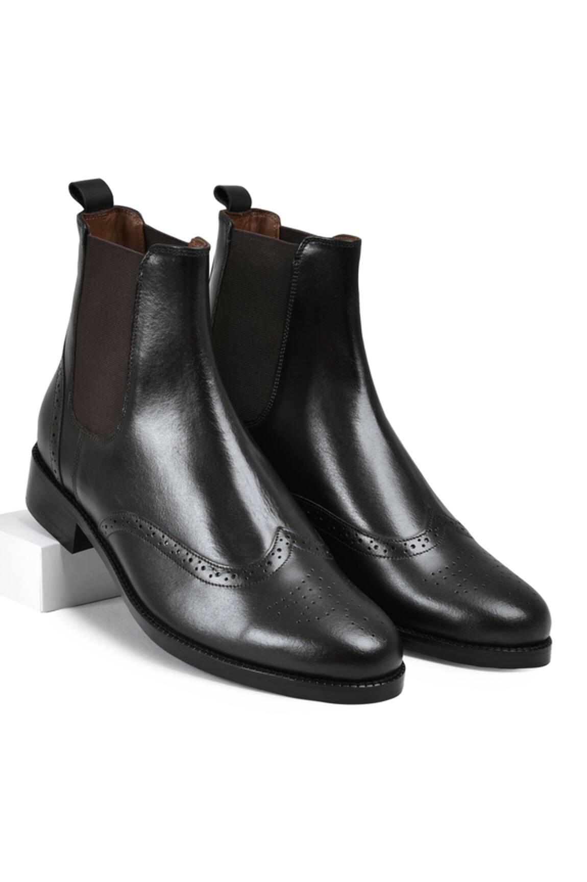 Wednesday Lifestyle Wade Leather Chelsea Textured Boots 