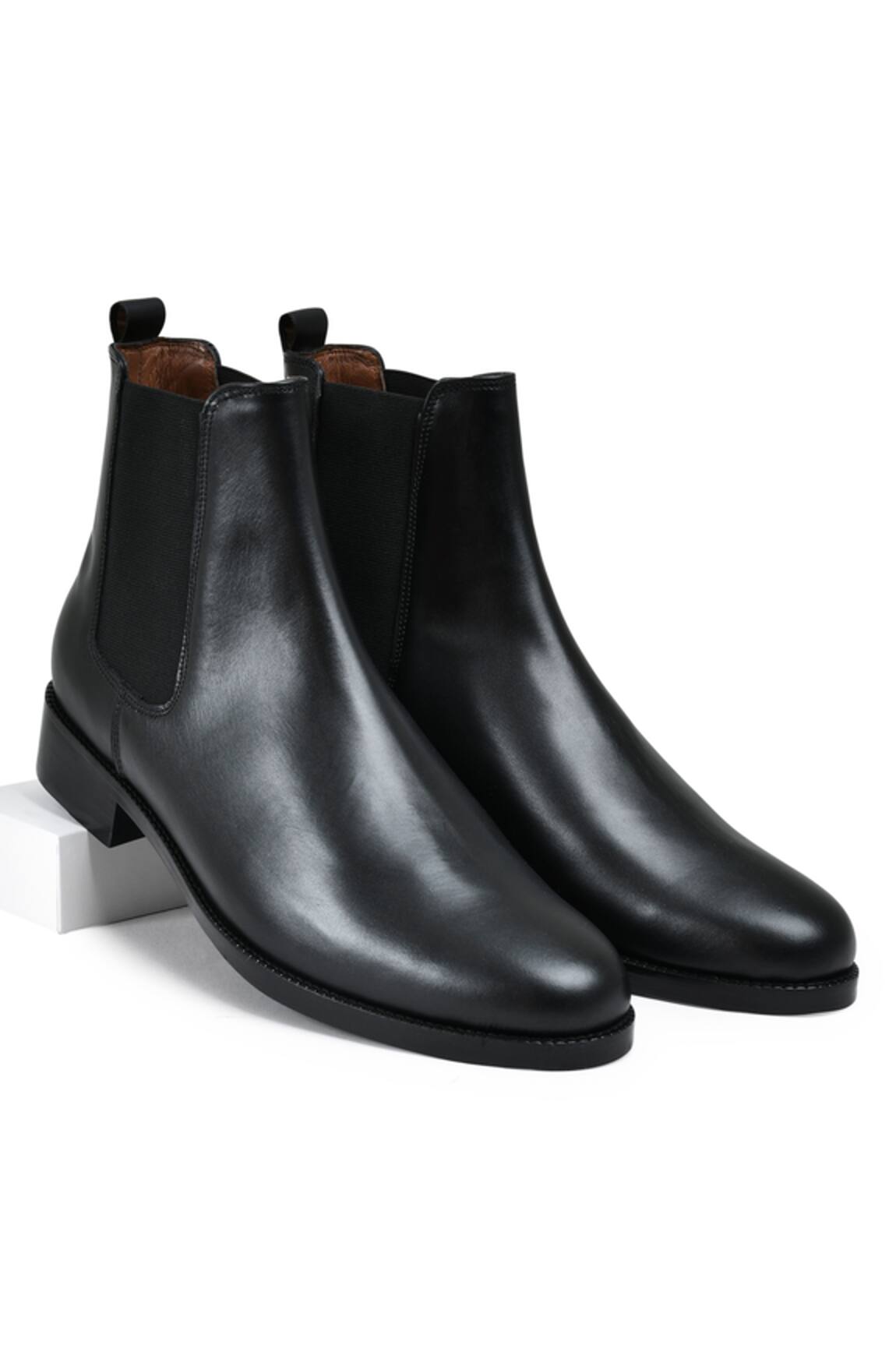 Wednesday Lifestyle Wade Leather Chelsea Plain Boots 