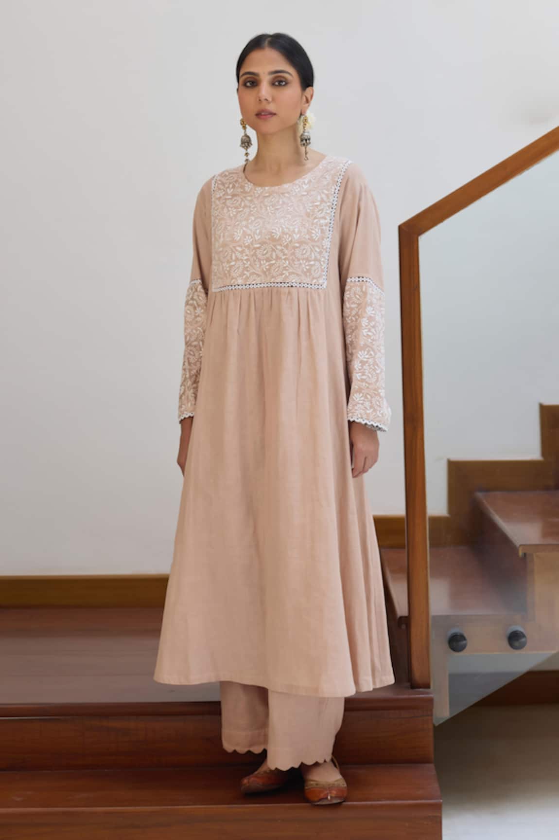 Vasstram Floral Chikankari Embroidered Kurta 