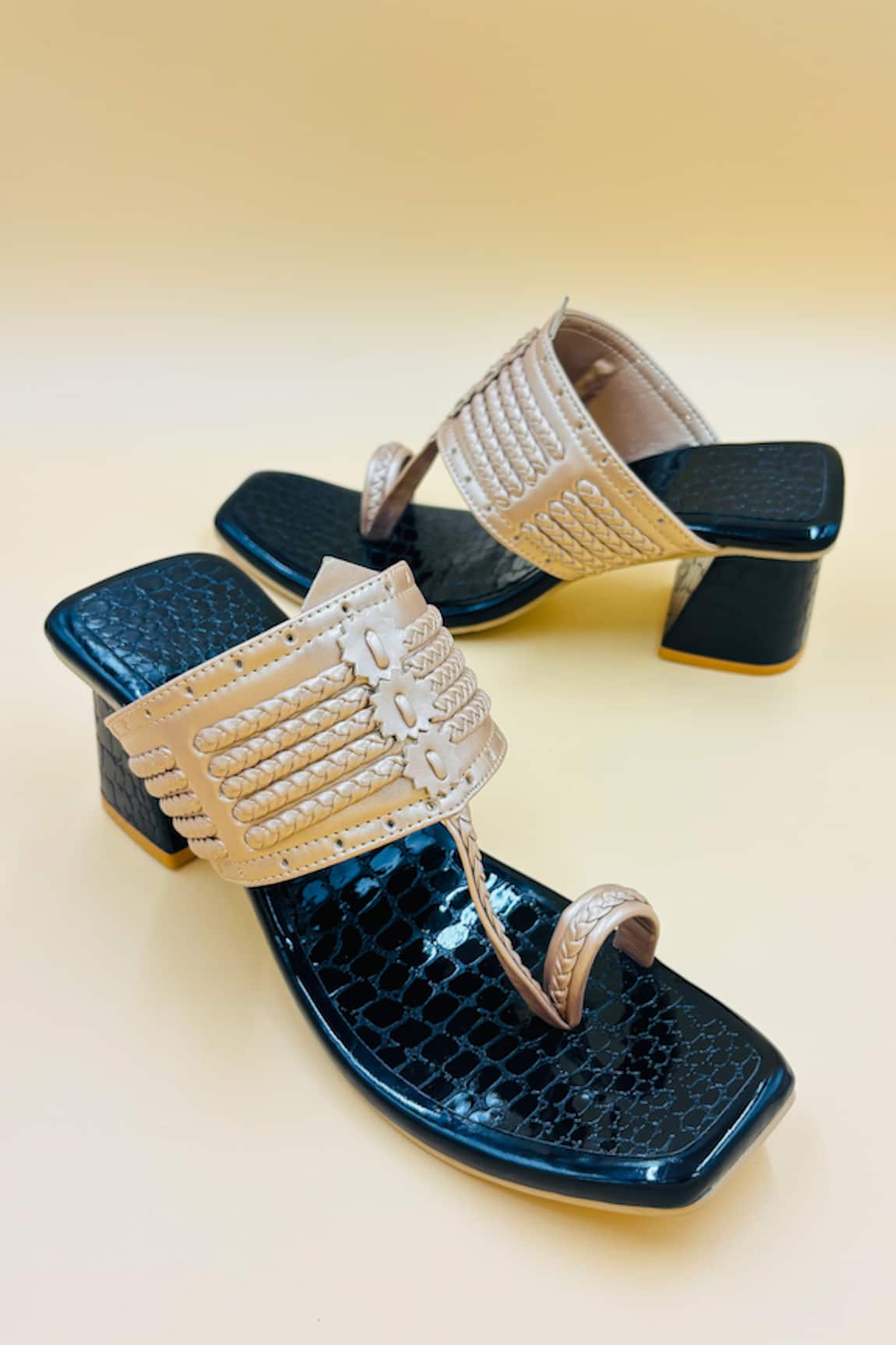 Shiveen Shiveen Brown Textured Kolhapuri Sandals