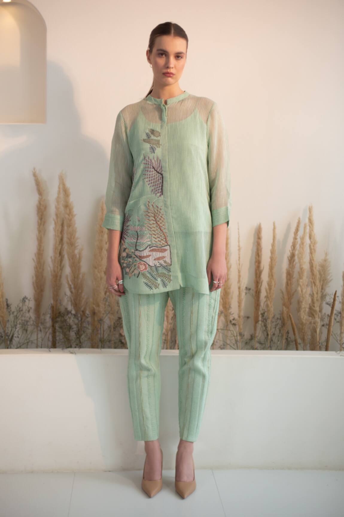 Oja Palm Tree Applique Work Kurta With Pant