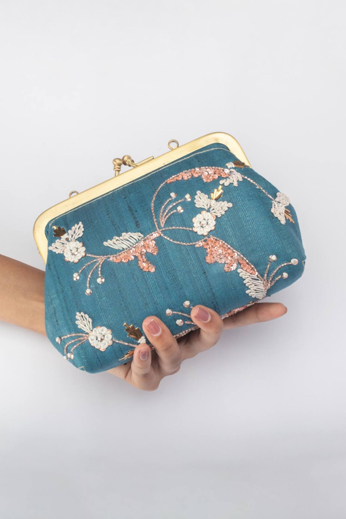 Vareli Bafna Shehazadi Embroidered Clutch