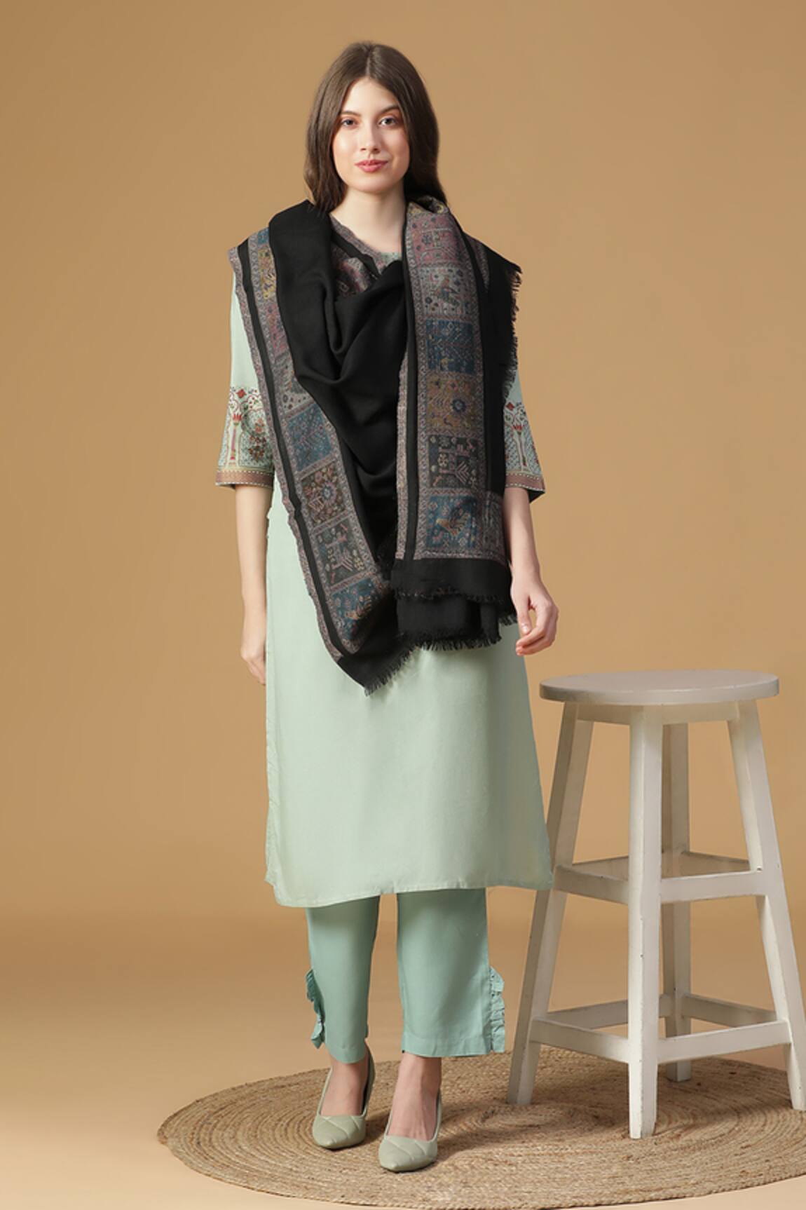 Shingora Woven Tribal Flora Pattern Shawl 