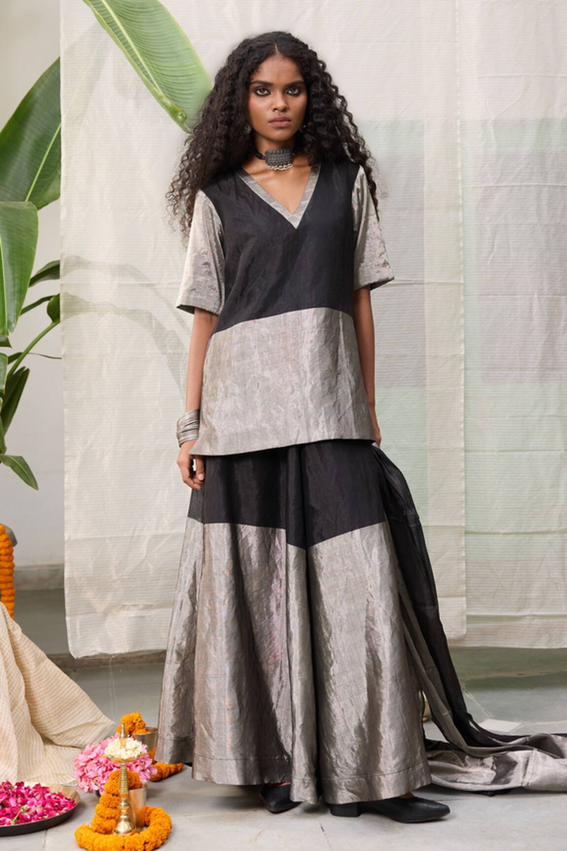 Raas Life Amala Colorblocked Woven Flared Pant 