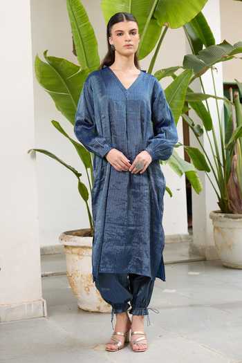 RAAS LIFE Mohini Hand Crafted Straight Kurta With Pant 