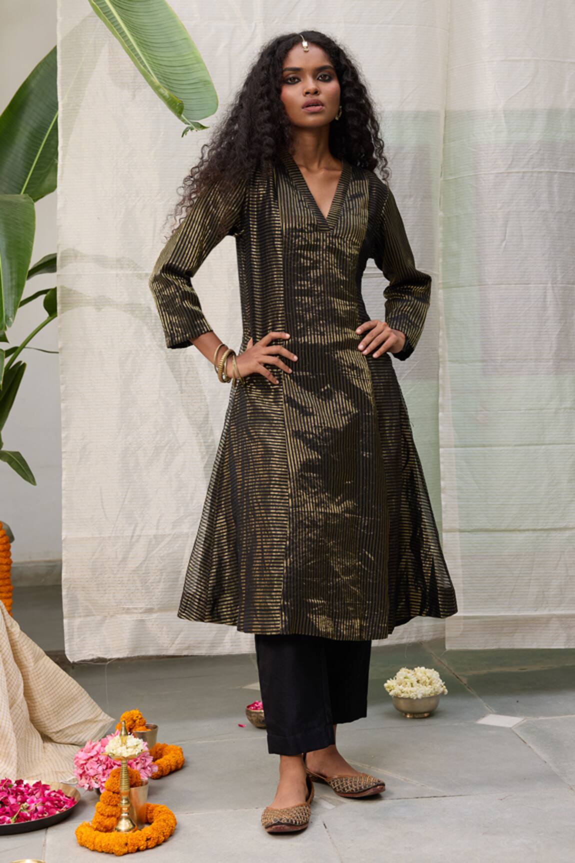 RAAS LIFE Kalakriti Hand Woven Kalidar Kurta With Pant 