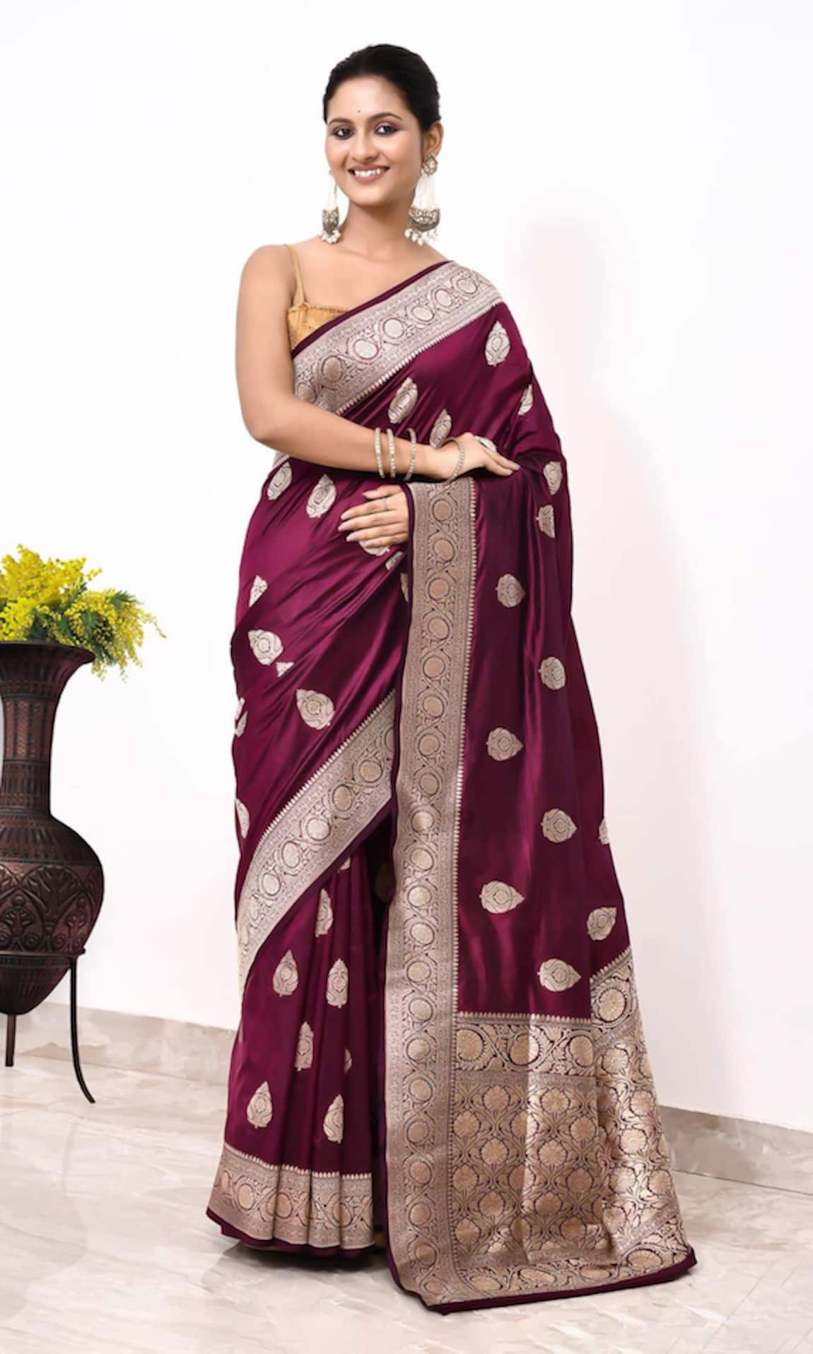 Naaritva India Damask Booti Woven Banarasi Saree With Running Blouse 