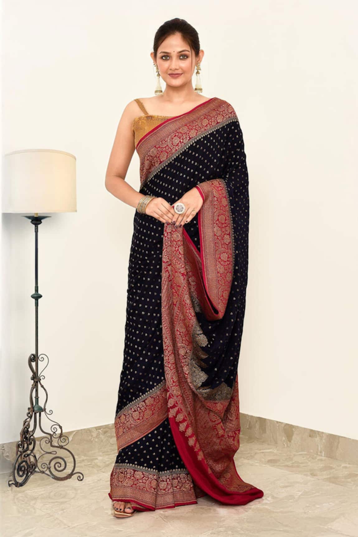 Naaritva India Handwoven Butti Pattern Banarasi Saree With Running Blouse 