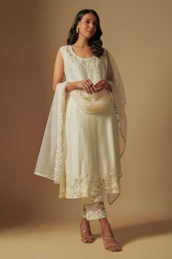 Asaga Floral Cutdana Embroidered Kurta Pant Set 