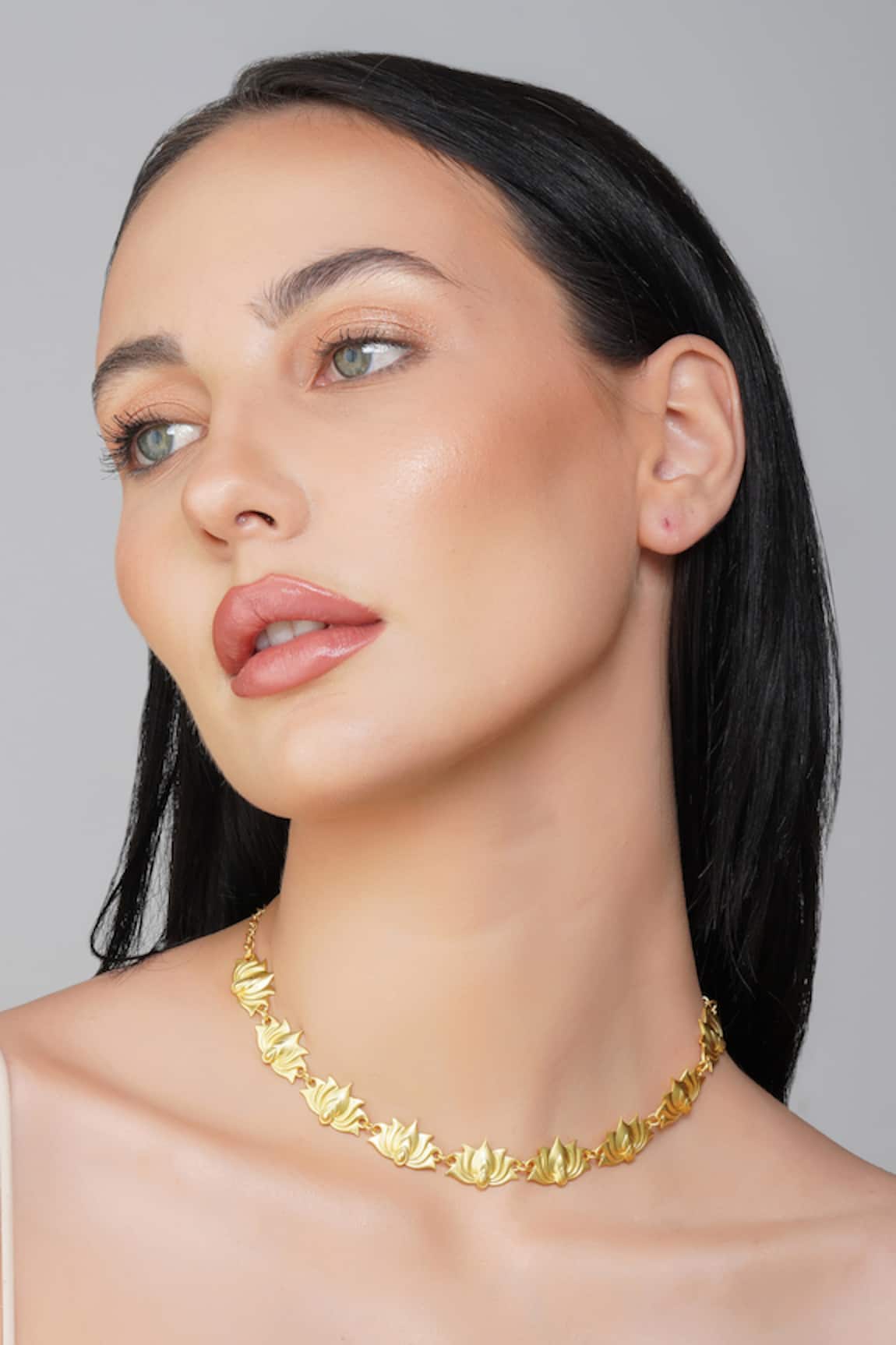 Zariin Tranquil Moods Lotus Carved Choker 