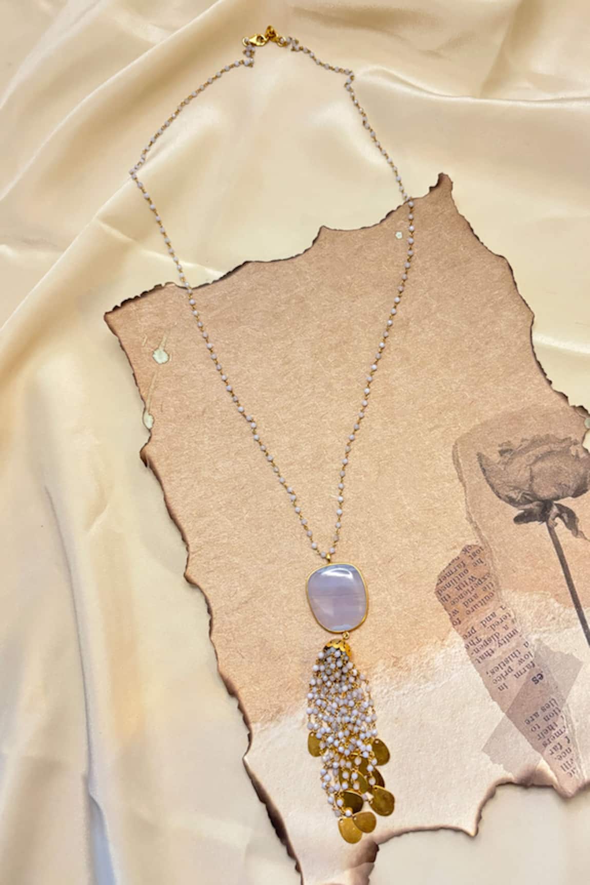 Anuka Jewels Chalsedony Embellished Pendant Necklace