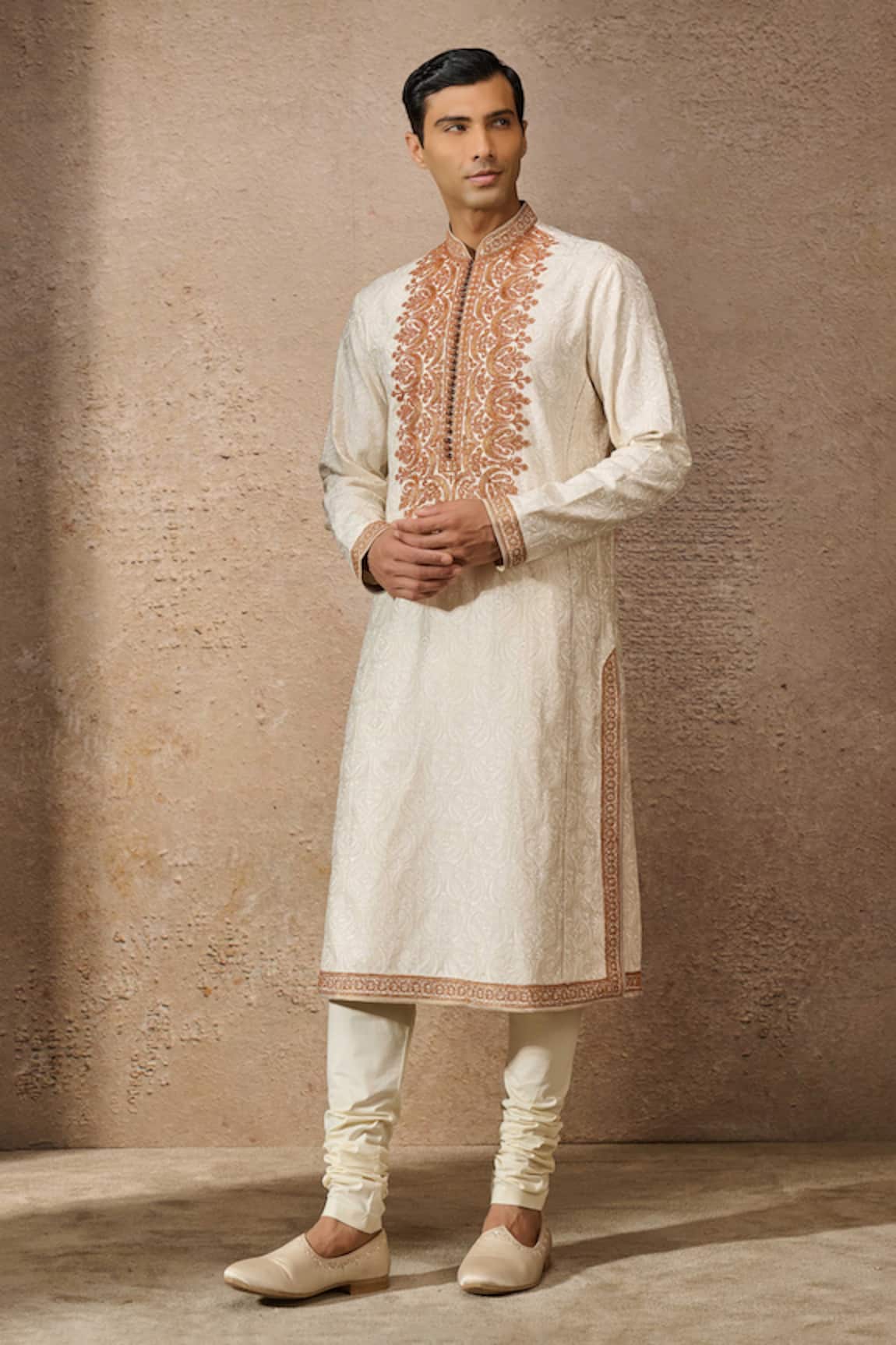 Tarun Tahiliani Maori Embroidered Textured Kurta With Churidar 