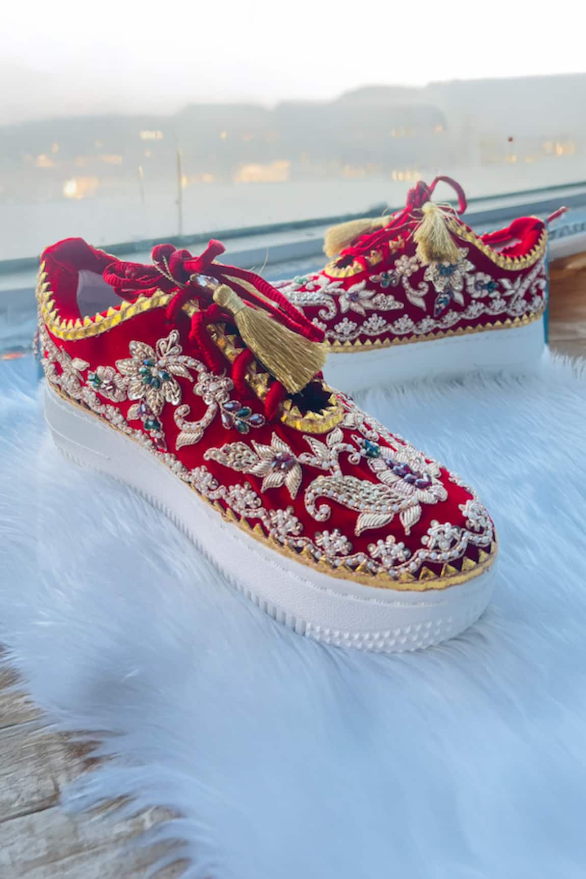 Shiveen Shiveen Chasing Beauty Velvet Embroidered Sneakers 