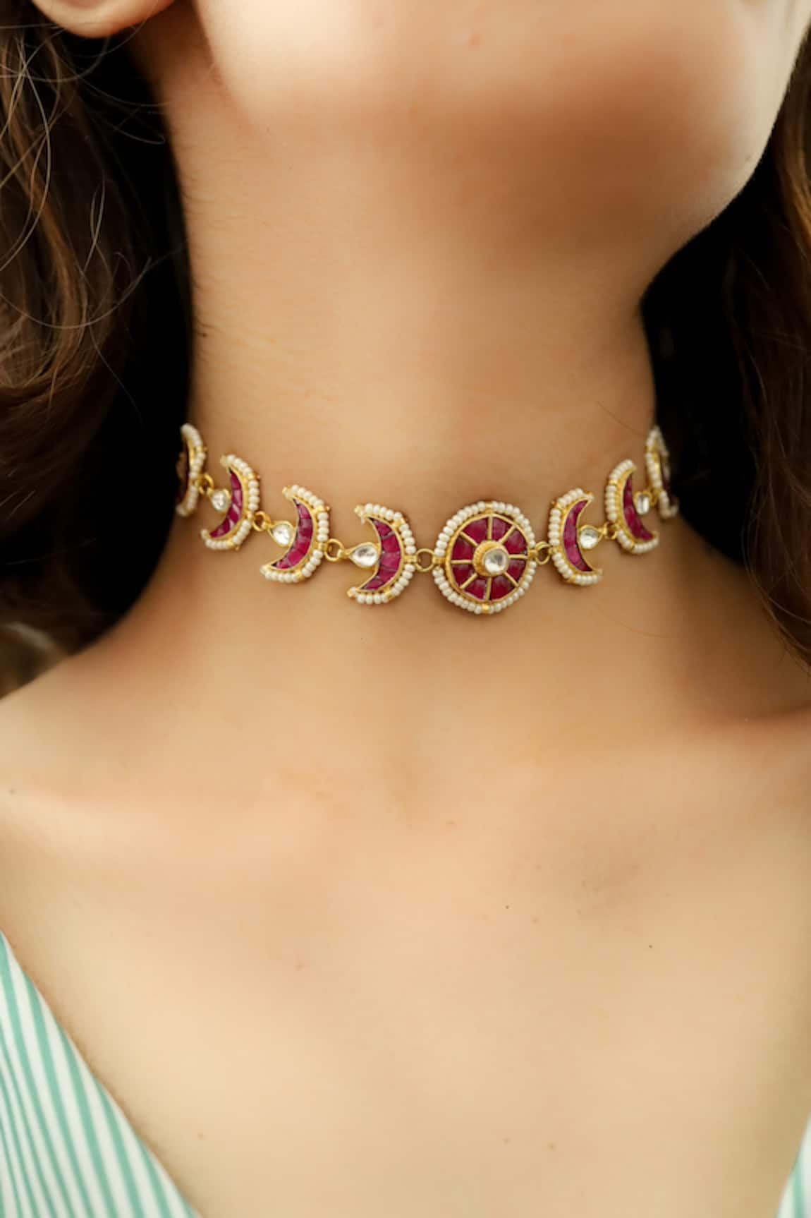 Do Taara Stone Half Moon Choker 