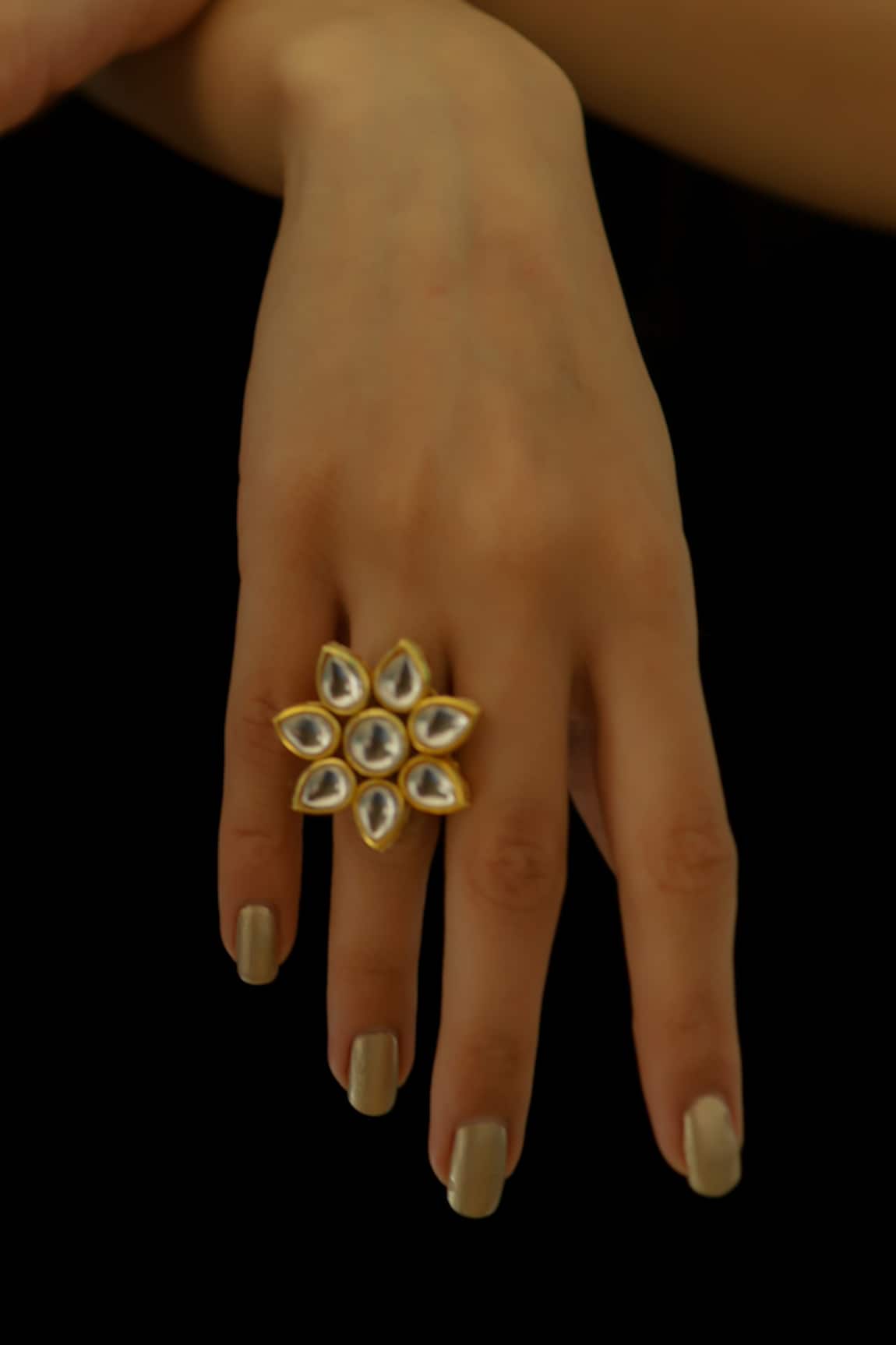Do Taara Kundan Embellished Ring 