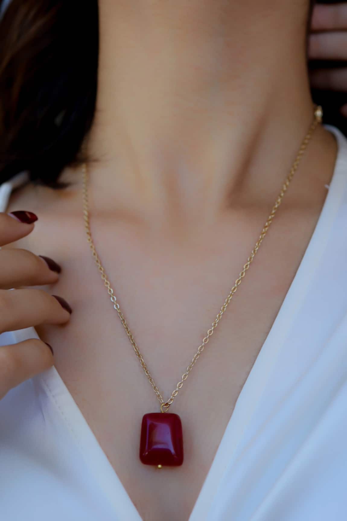 Do Taara Stone Embellished Pendant Necklace 