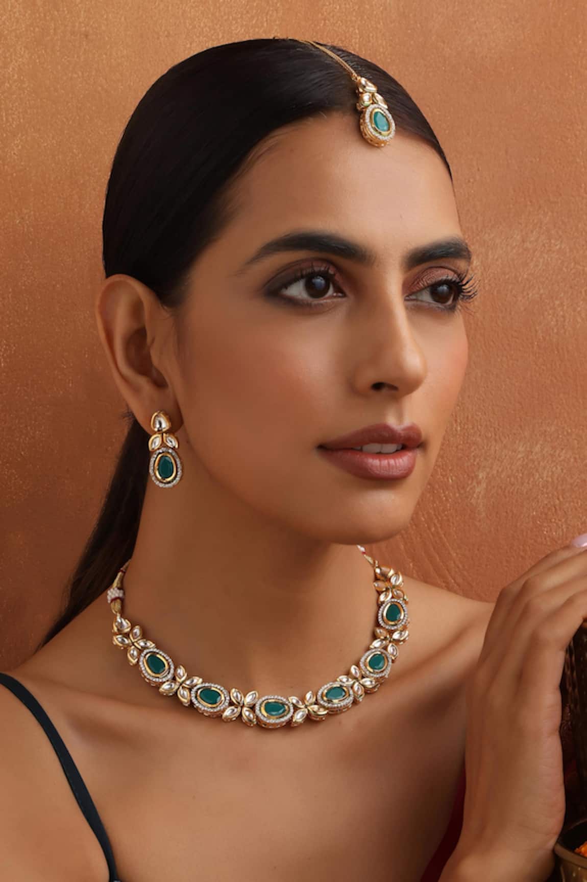 Swabhimann Flower Motif Carved Jewellery Set 