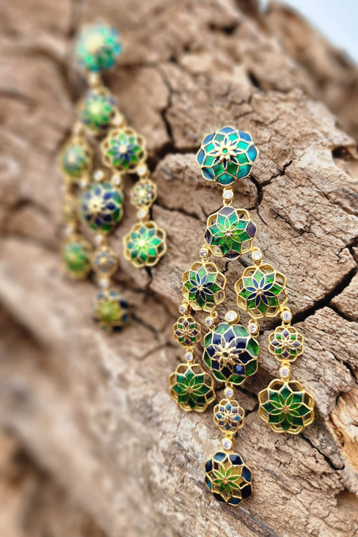 Manner Floral Cut-Out Green Enamel Earrings 