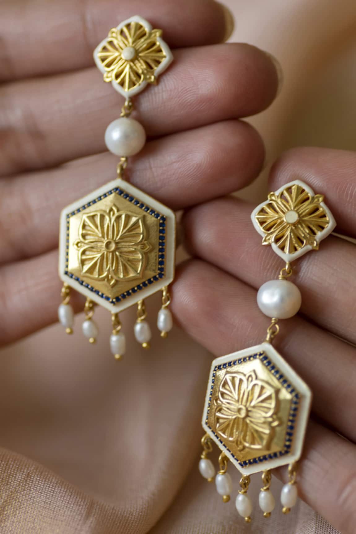 Manner Gold Stone Zircon Carved Earrings 