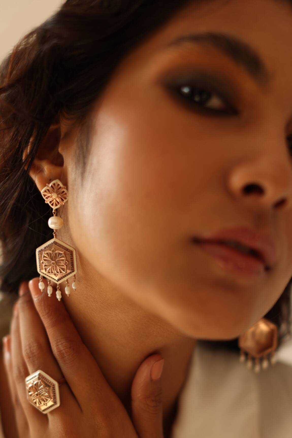 Manner Floral Carved Rose Gold Earrings 