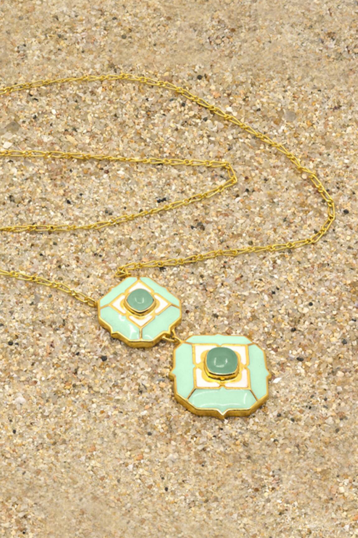 Manner Green Calcedony Pendant Necklace 