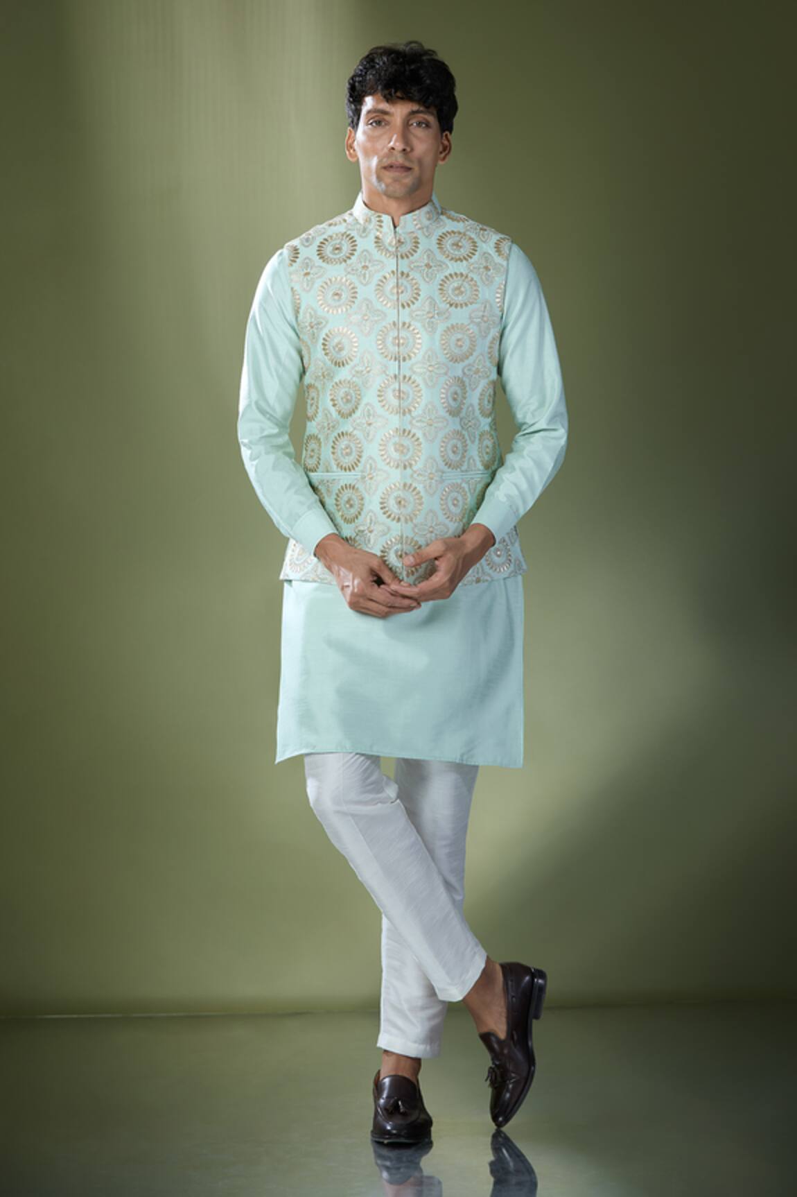 Rng Safawala Gota Embellished Bundi With Kurta Set 