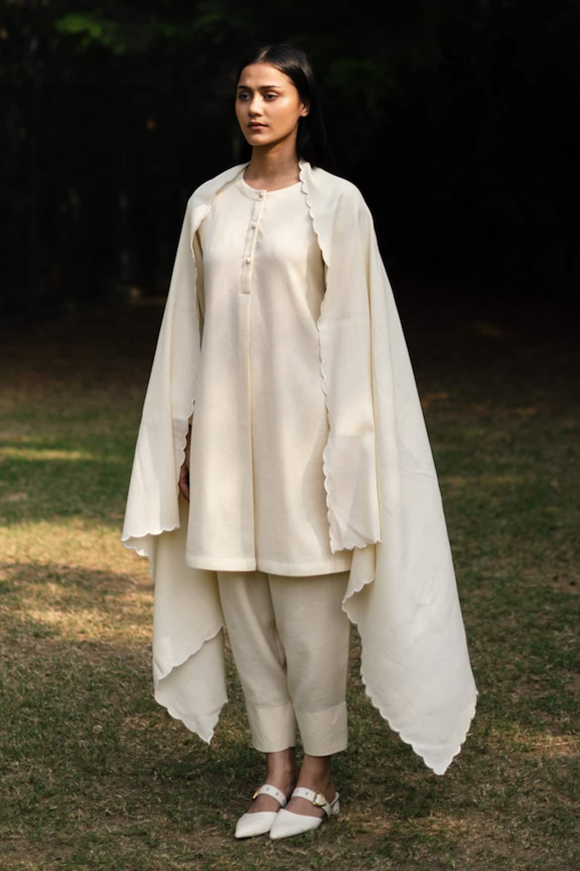 RAAS LIFE Cream Solid Kurta Set with Stole 