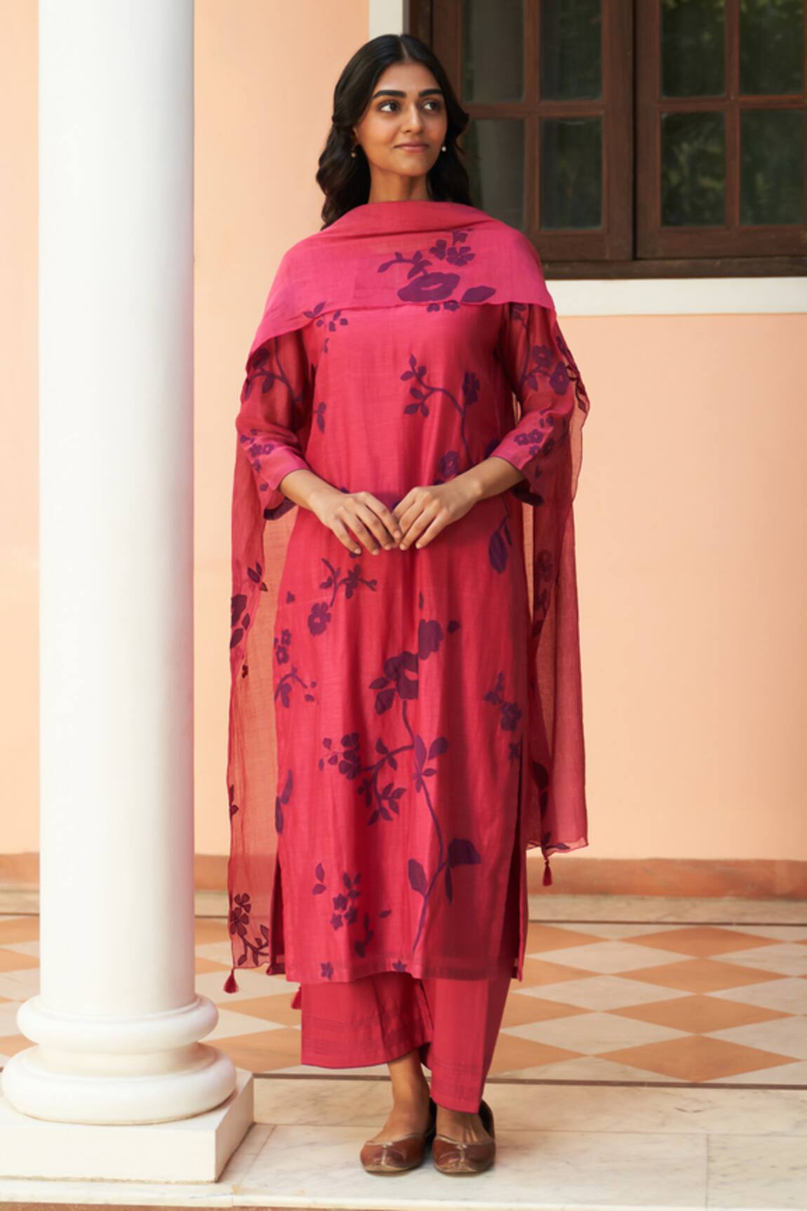 Vaayu Floral Applique Kurta Pant Set 