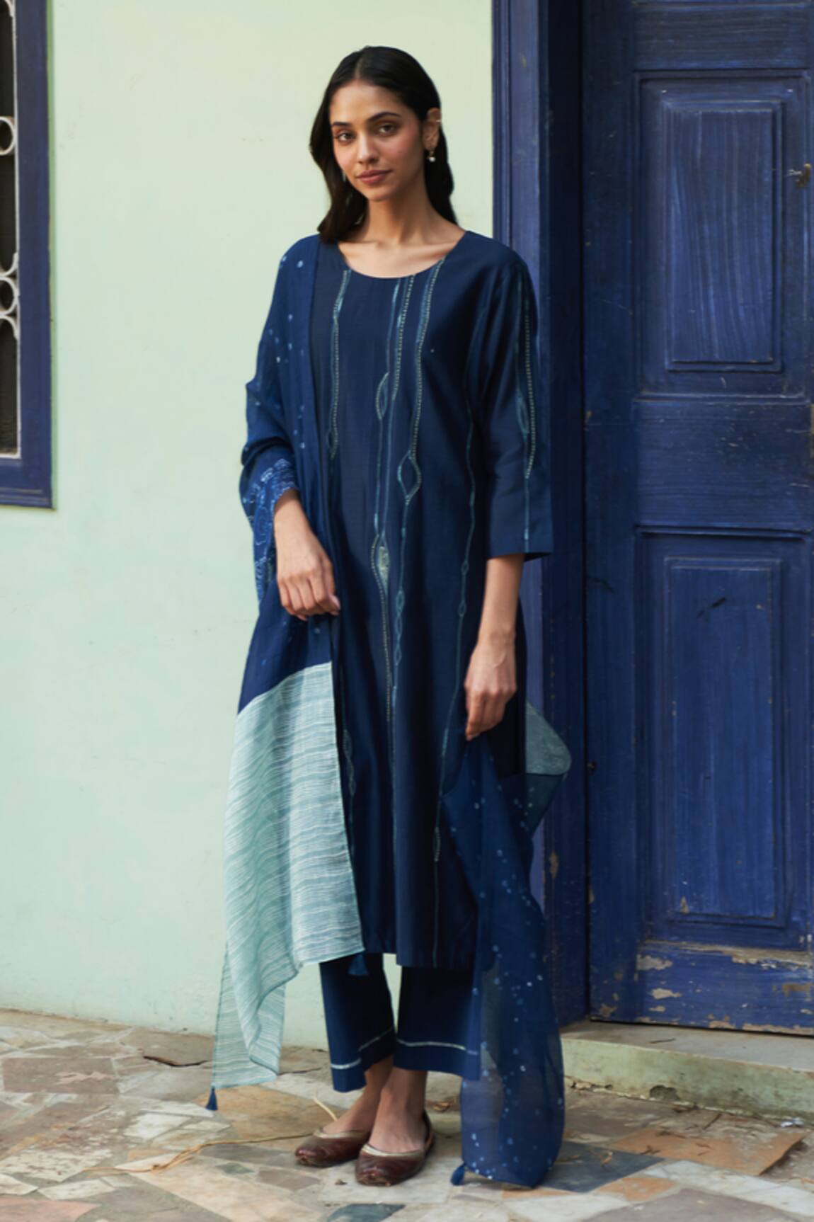 Vaayu Floral Thread Work Kurta Set 