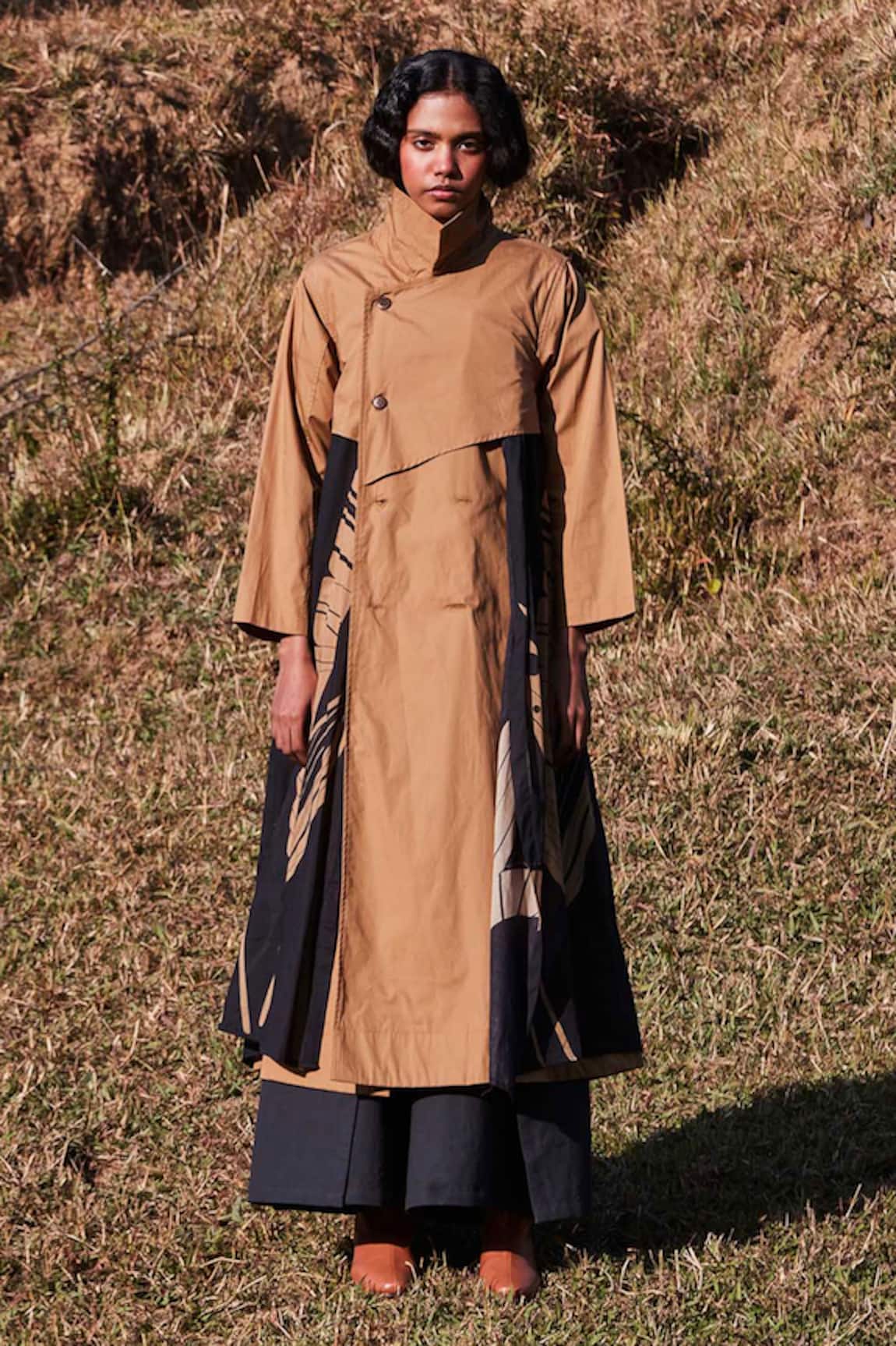 Kharakapas Beige Solid Trench Coat 