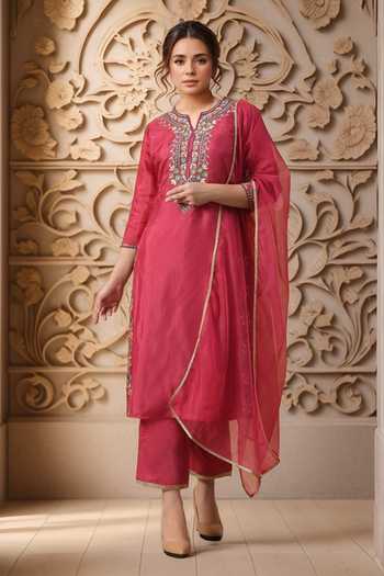 Samyukta Singhania Onion Pink Floral Thread Embroidered Kurta Set 