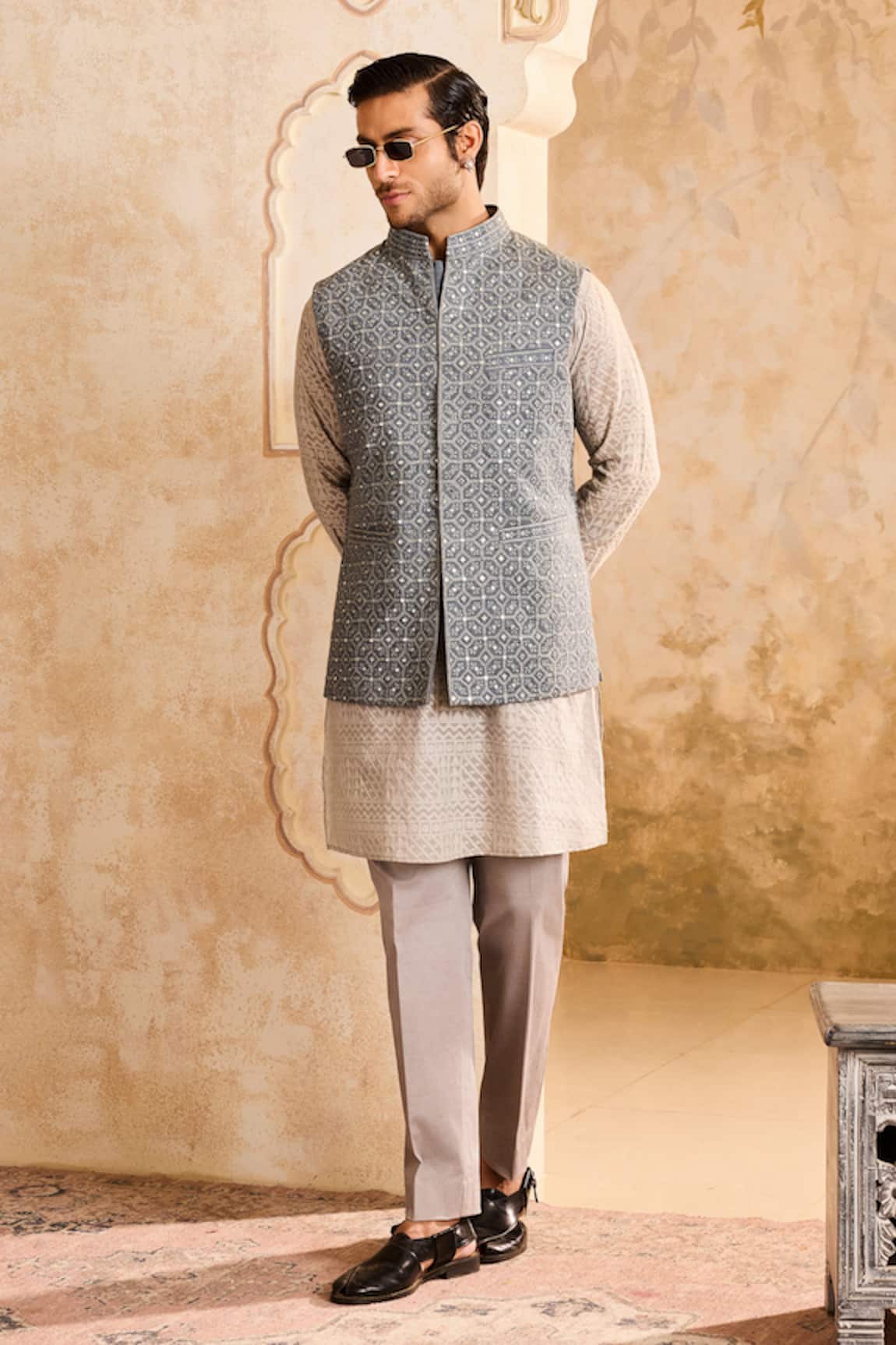 Histori Mirror Resham Embroidered Bundi Kurta Set 