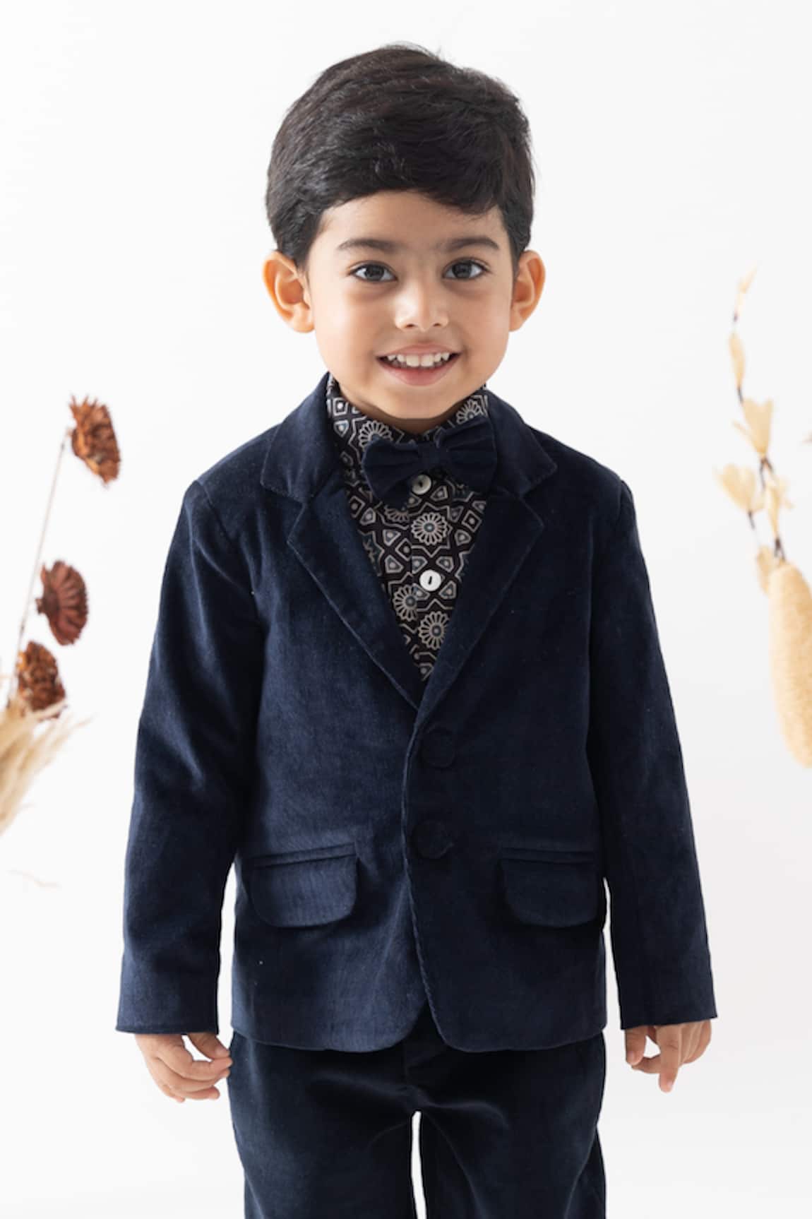 Tiber Taber Navy Blue Geometric Print Blazer & Bow Tie 
