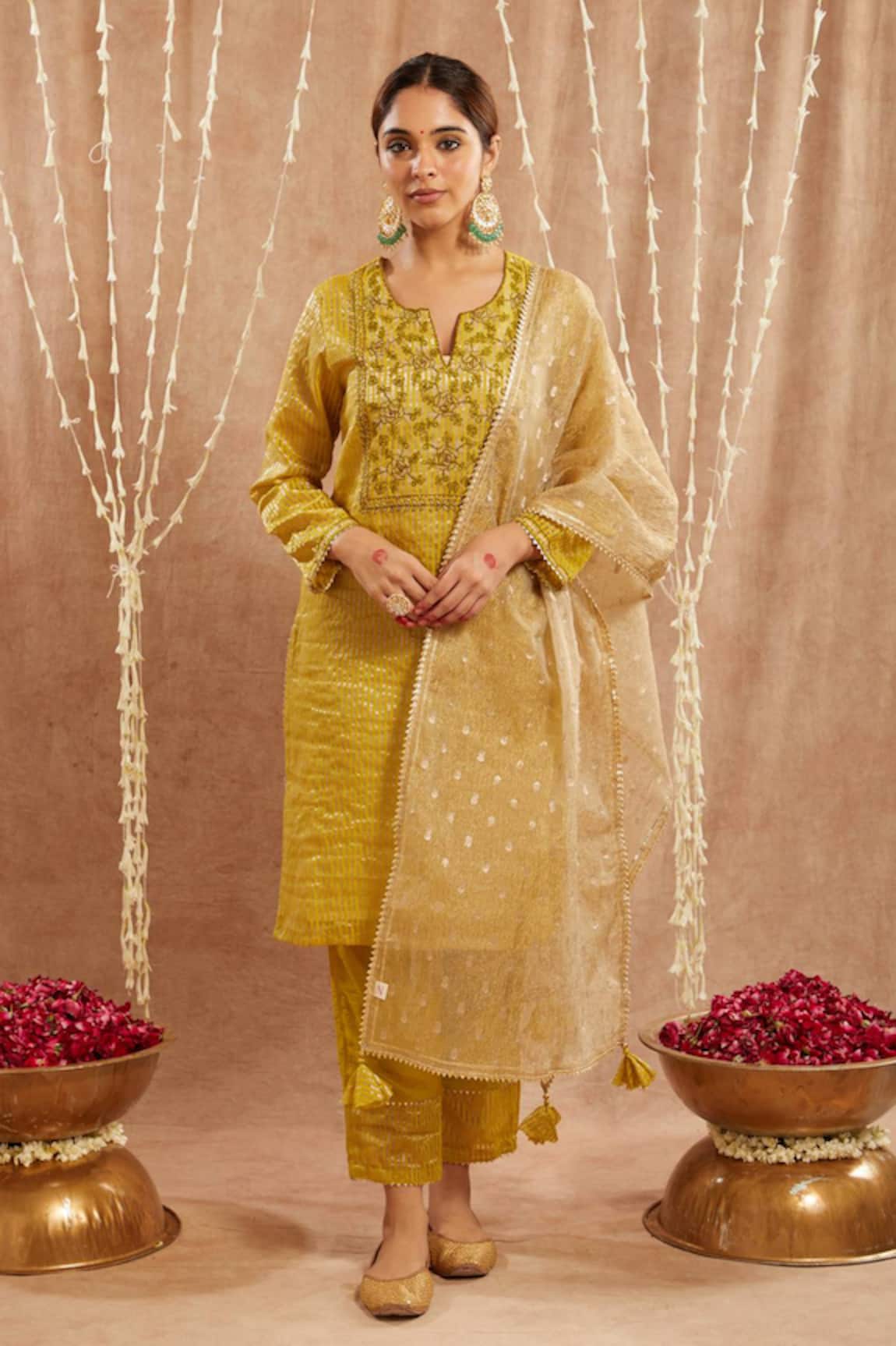 Nero India Floral Aari Embroidered Kurta Set 