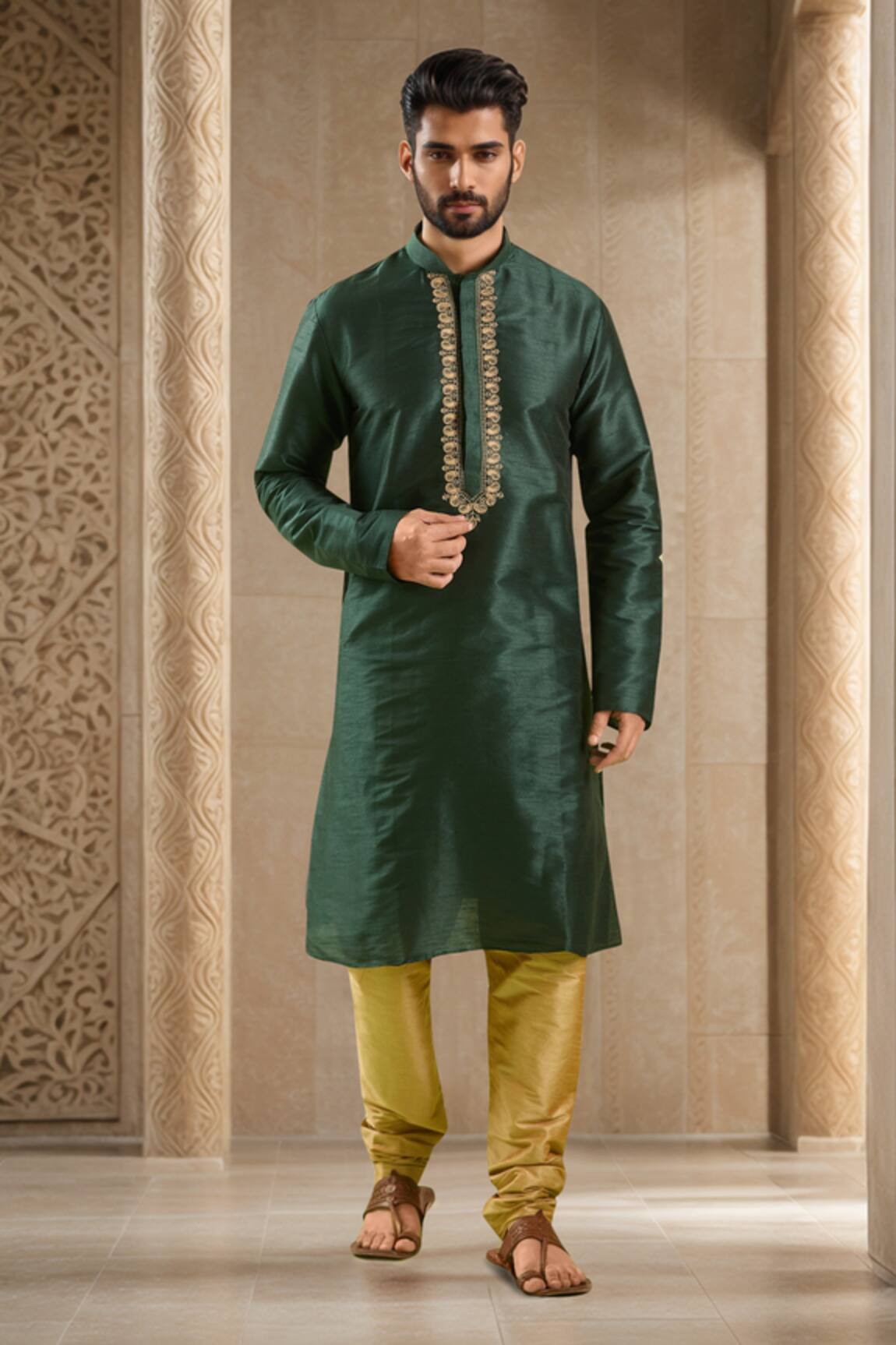 Samyukta Singhania Paisley Motif Embroidered Kurta Set 