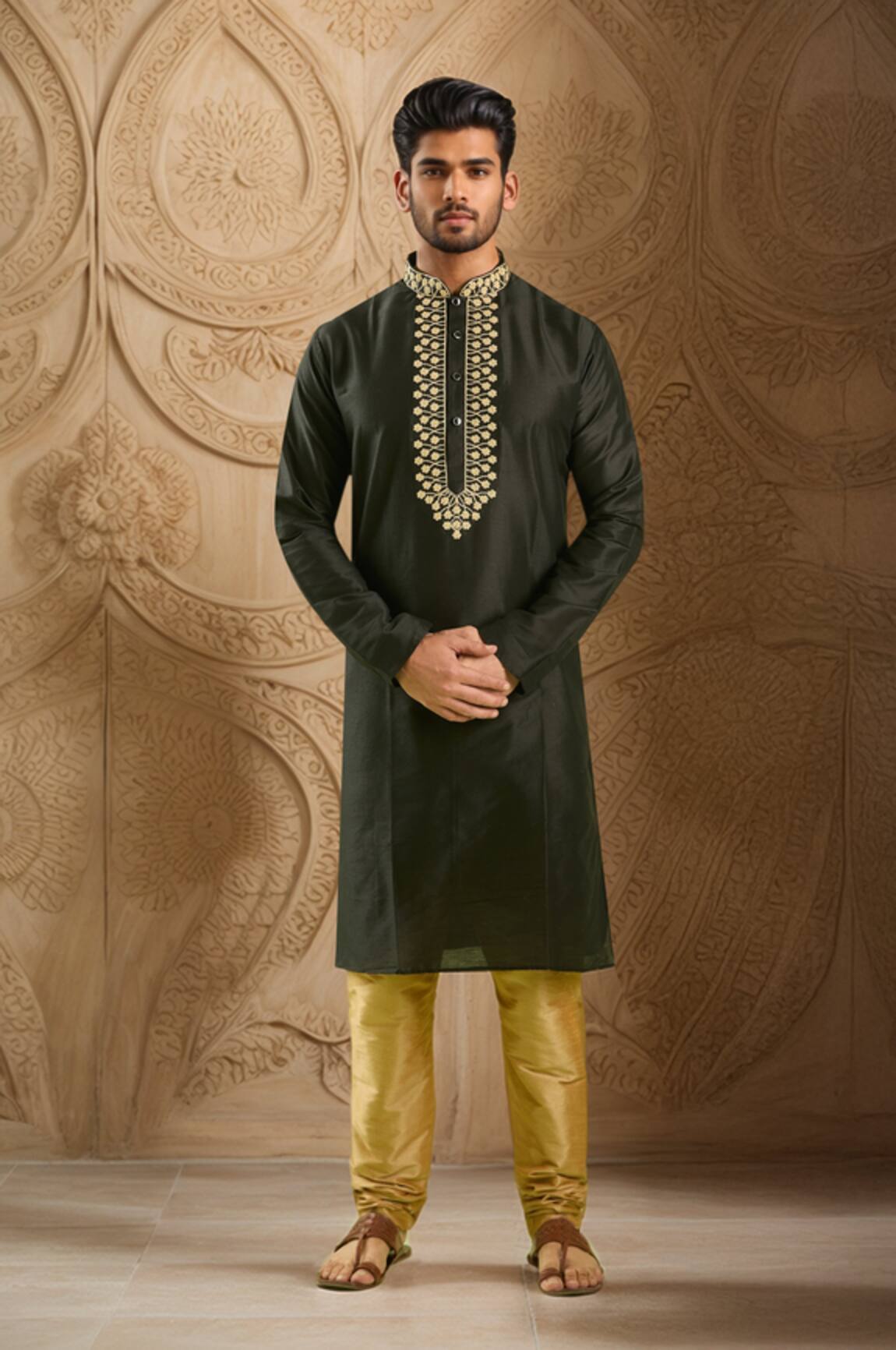 Samyukta Singhania Wavy Floral Embroidered Kurta Set 
