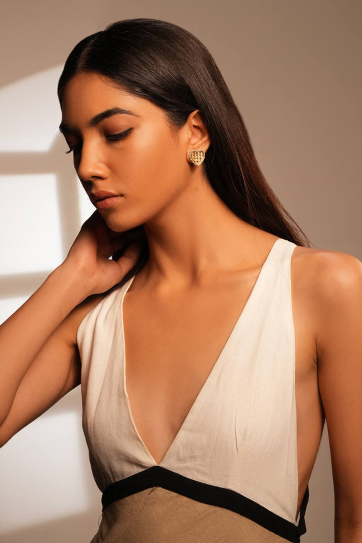 Bijoux By Priya Chandna Textured Stone Heart Stud Earrings