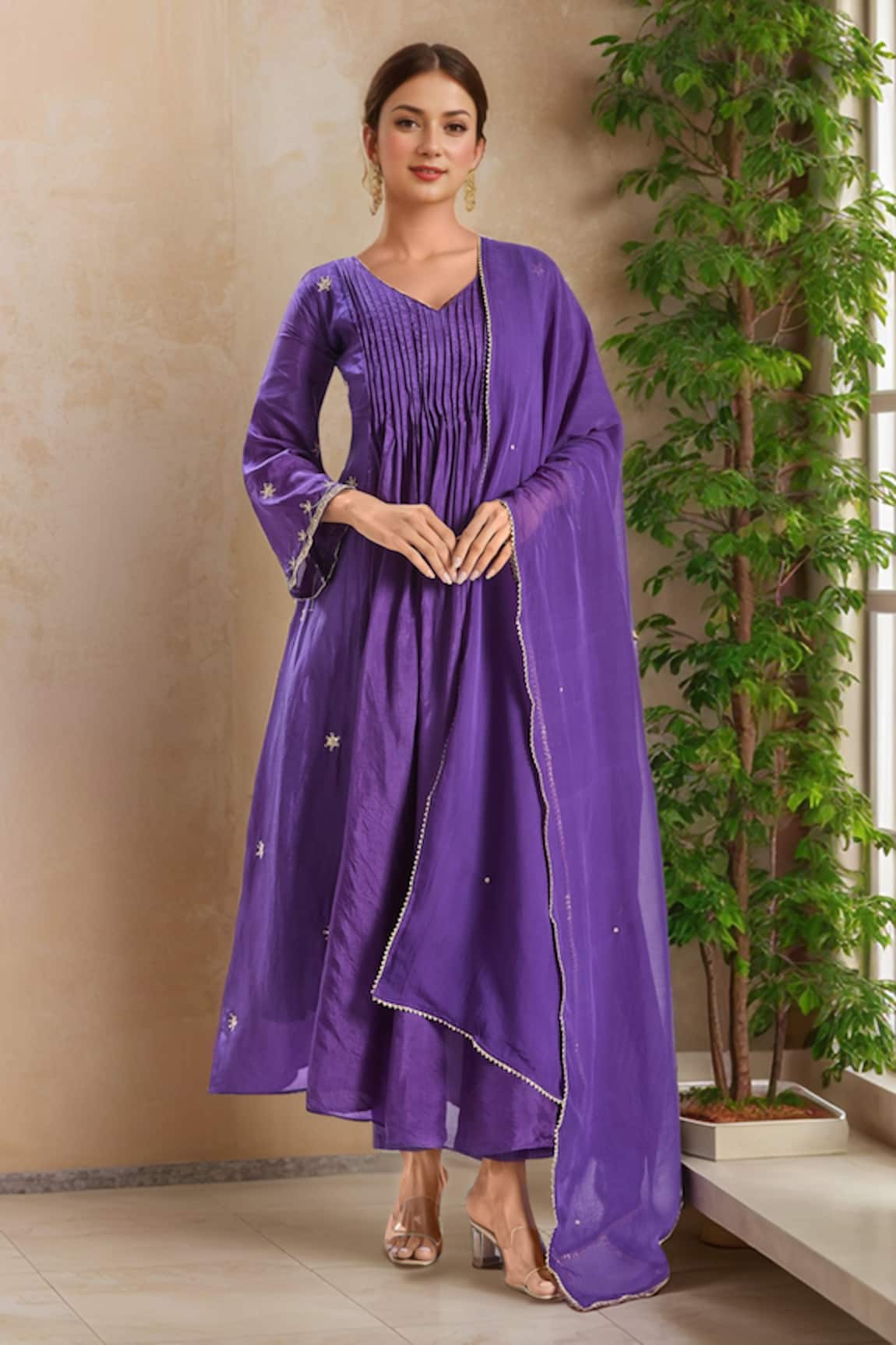 Samyukta Singhania Floral Zari Embroidered Kurta Set 